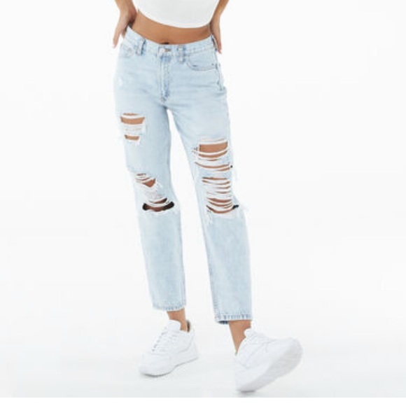 Light Wash Mom Jeans - Picture 3 of 11